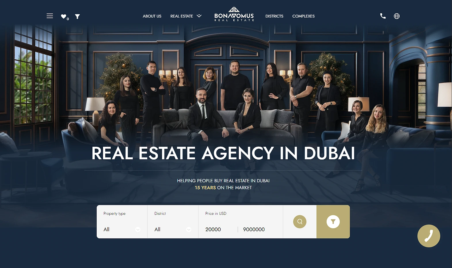 Team der Immobilienagentur Bona Domus vor einem Interieur in Dubai